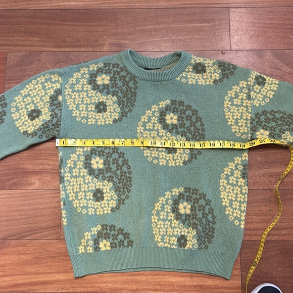 Witty Fox Yin and Yang Soft Floral Green and Yellow Sweater - Picture 6 of 7